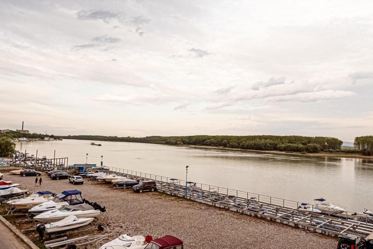 Raay Hotel Braila Exterior photo